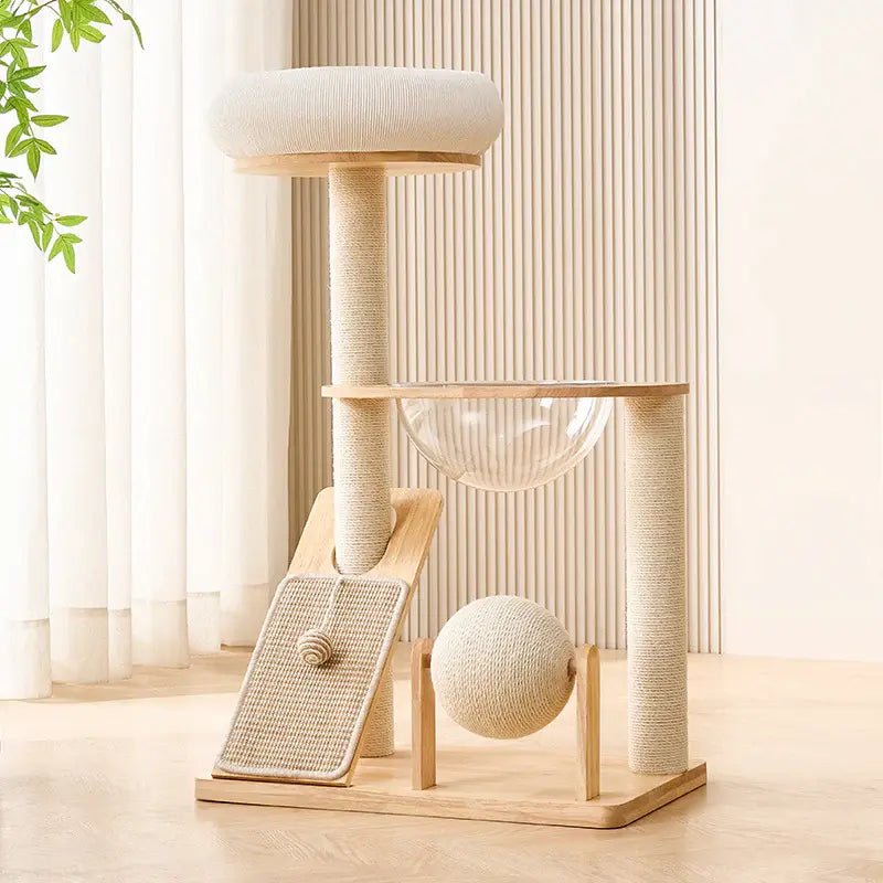 Arbre à chat scandinave avec planche griffoir inclinée, boule en sisal et capsule