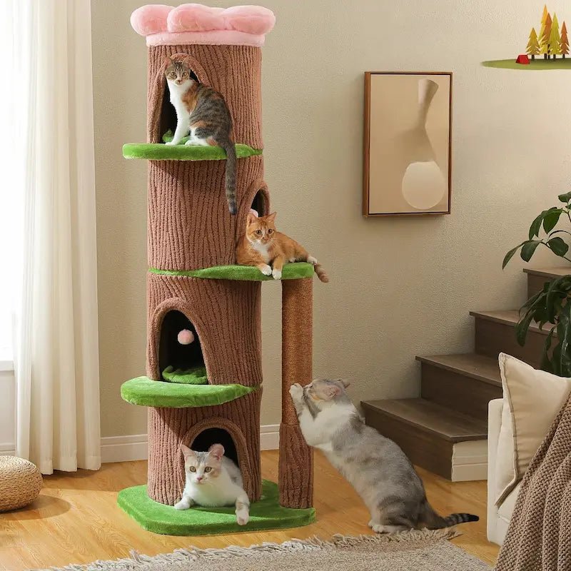 Chats qui jouent et se reposent sur le grand arbre à chat 4 condos RoyalTree